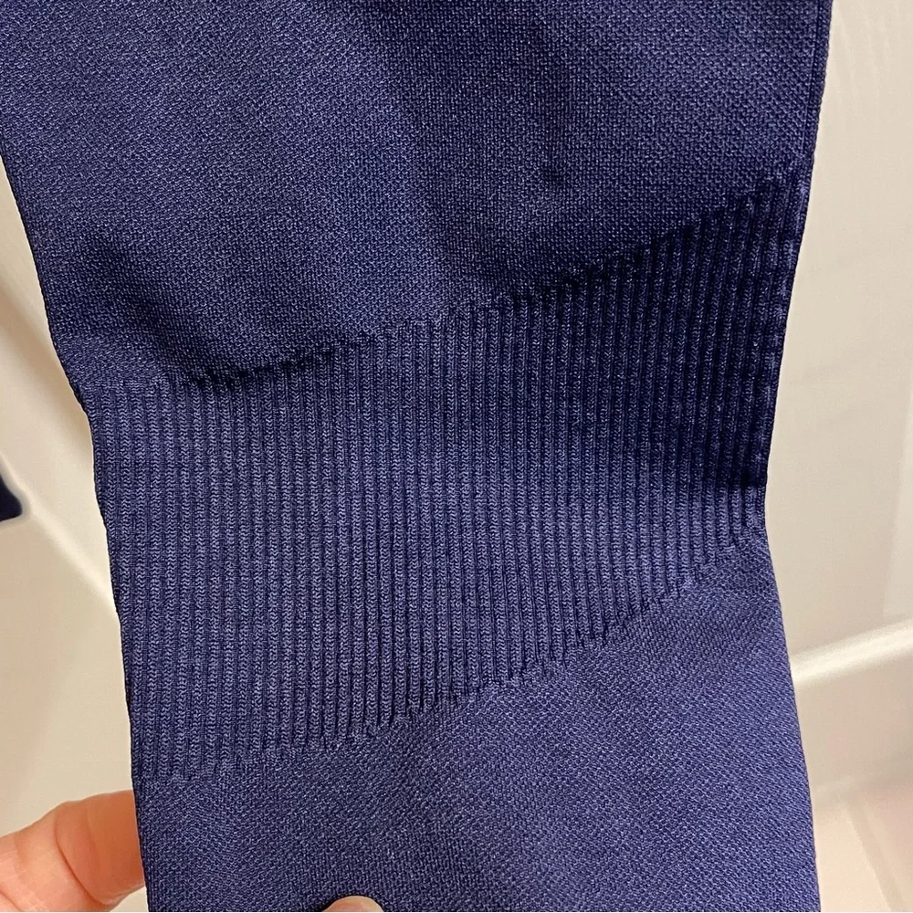 AYBL Navy Staple Seamless Low Rise Athletic Leggings - small